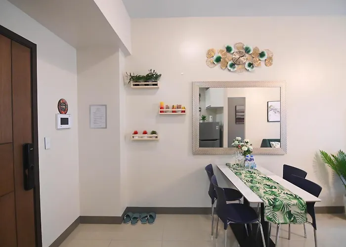 Kuya Awens Staycation Aparthotel