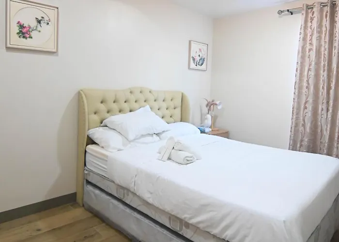 Kuya Awens Staycation Aparthotel Manila