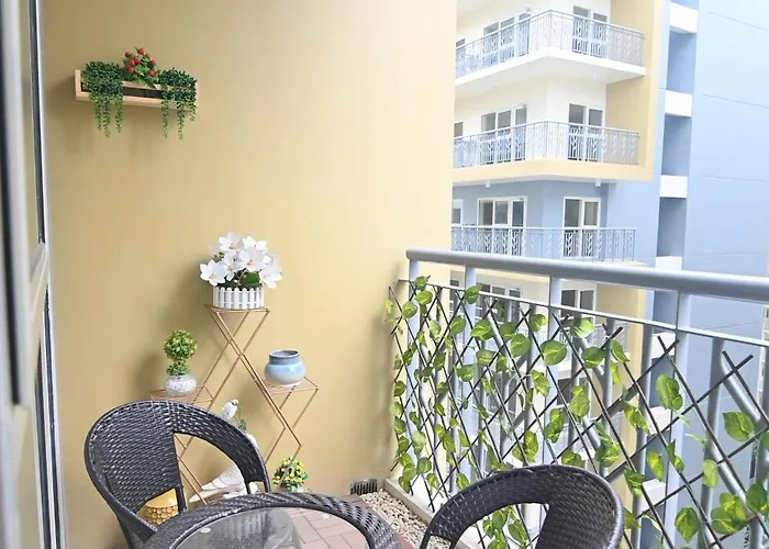 Aparthotel Kuya Awens Staycation Manila