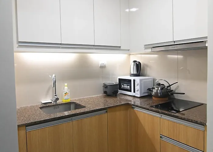 Kuya Awens Staycation Aparthotel