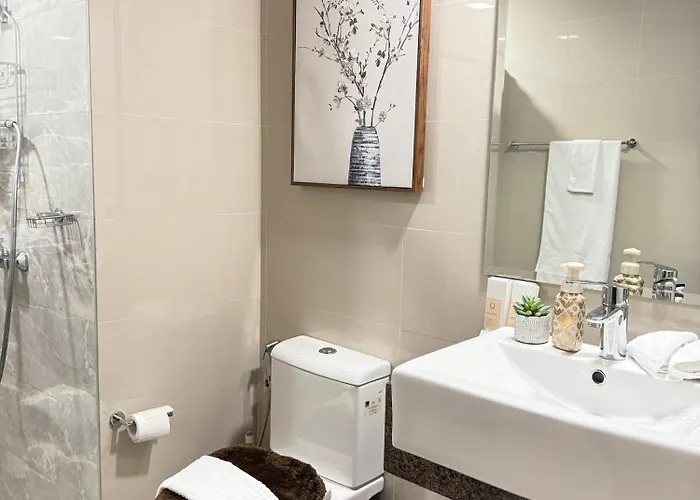 Kuya Awens Staycation 4*