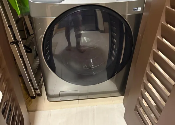 Kuya Awens Staycation Aparthotel